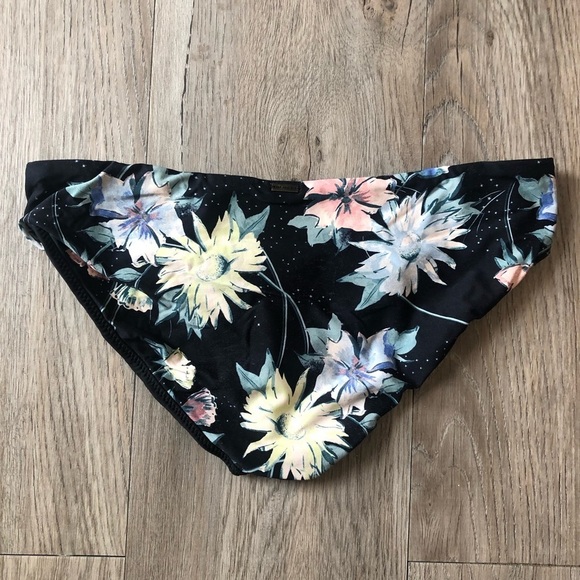 🔥SALE- any 4/$20.  O’Neill Girls Swim Bottoms Size 14​ - Picture 3 of 4